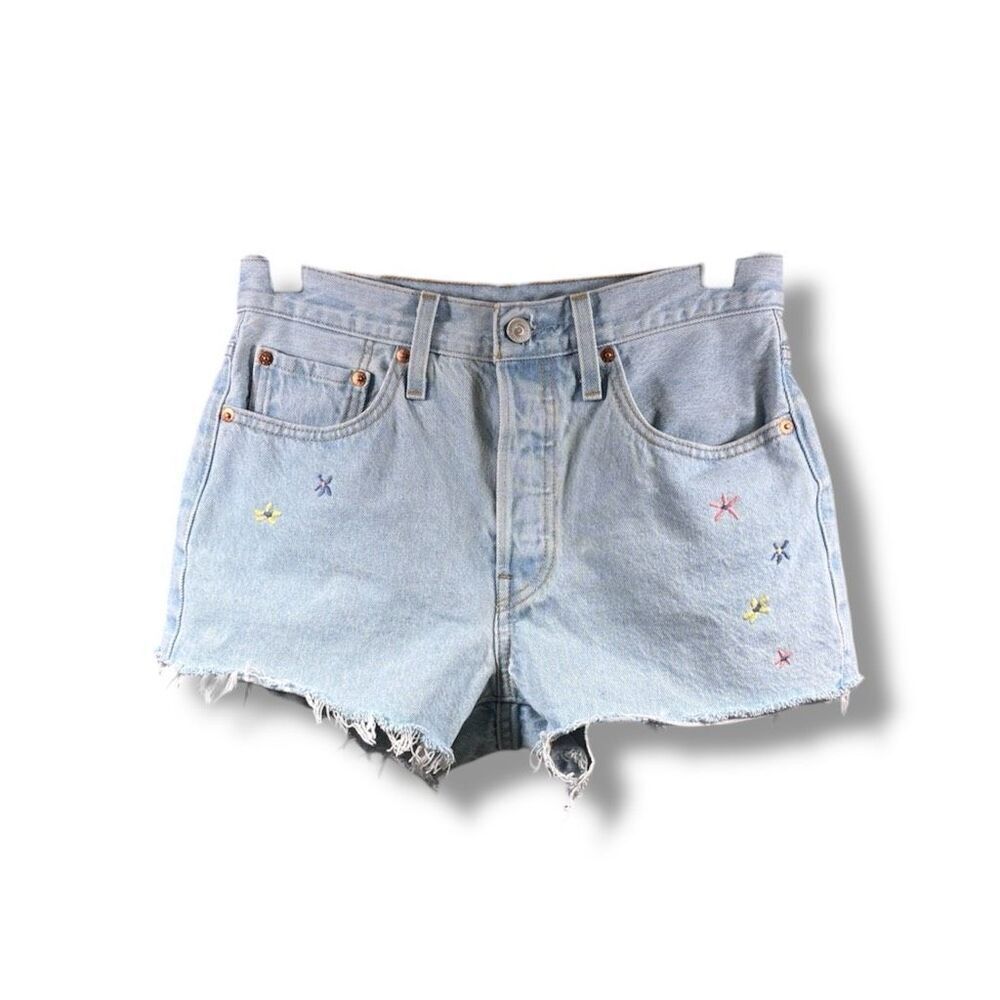 Levi’s 501 Embroidered Denim Shorts in Light Blue Size 27